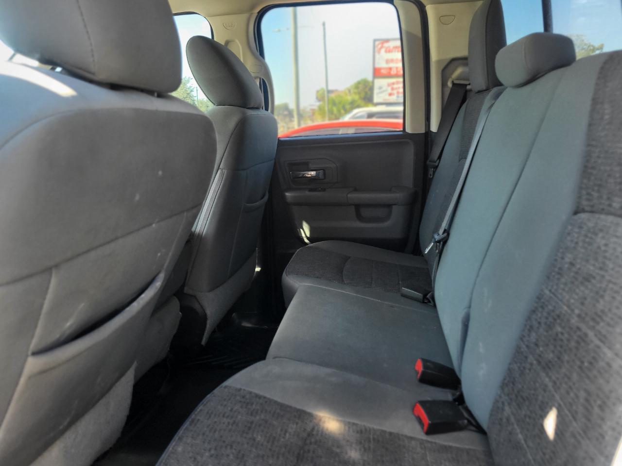 RAM 1500 SLT Quad Cab 2WD 2016