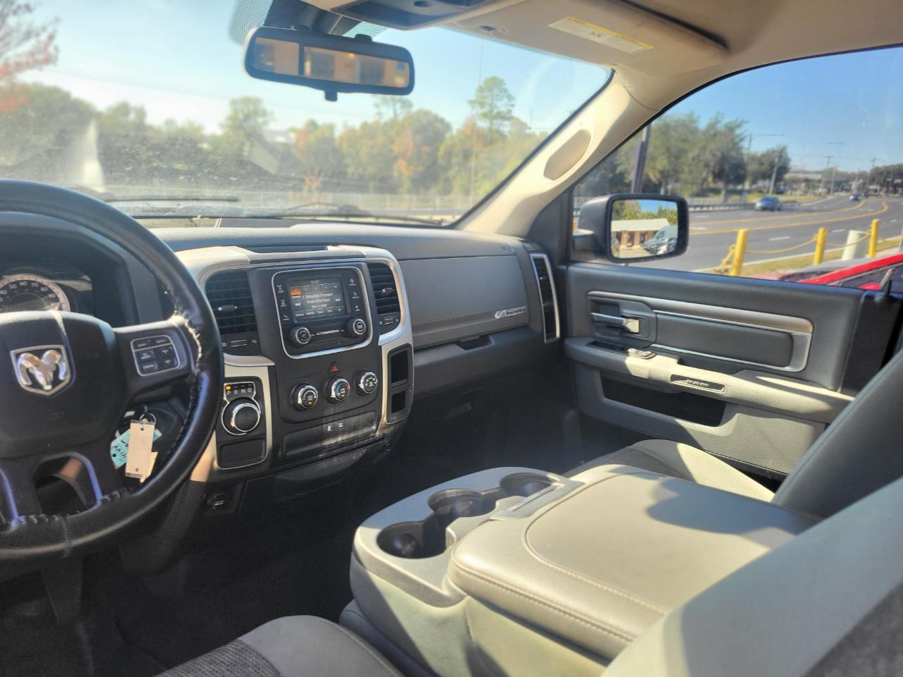 RAM 1500 SLT Quad Cab 2WD 2016