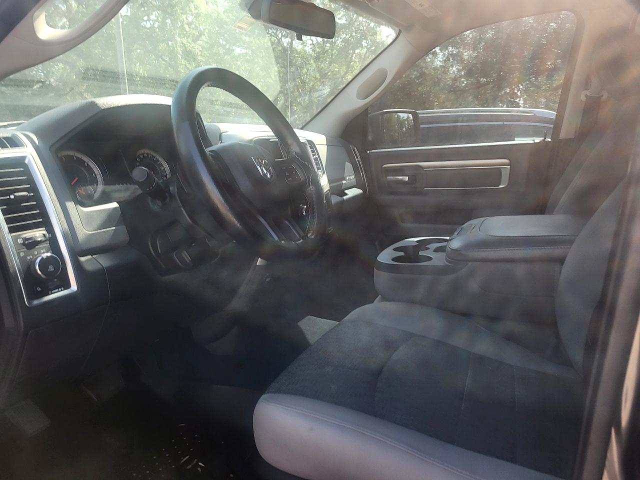 RAM 1500 SLT Quad Cab 2WD 2016