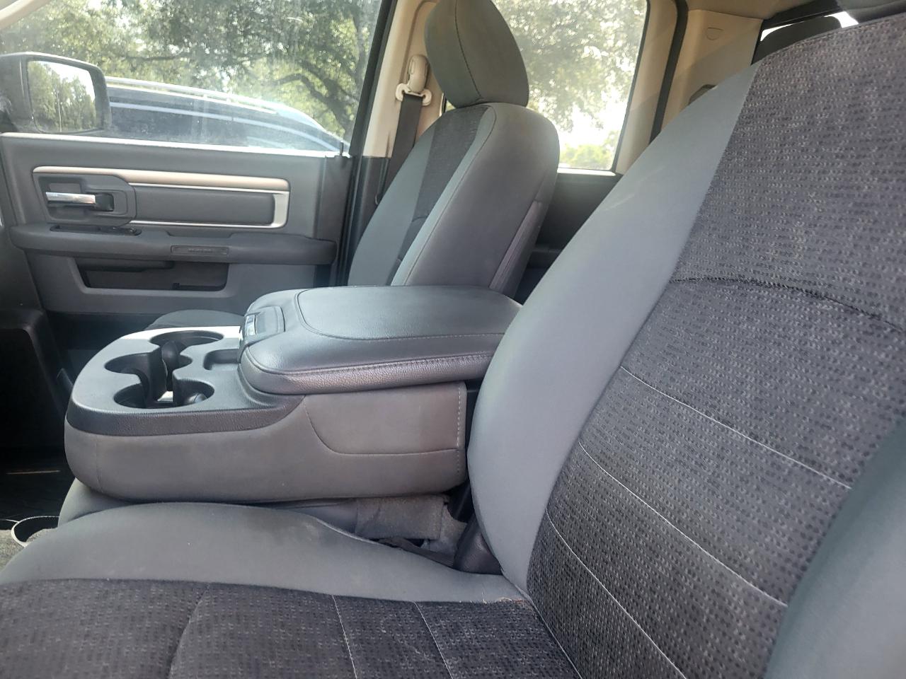RAM 1500 SLT Quad Cab 2WD 2016