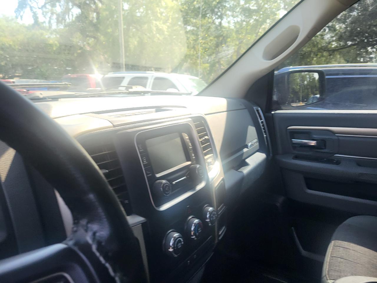 RAM 1500 SLT Quad Cab 2WD 2016
