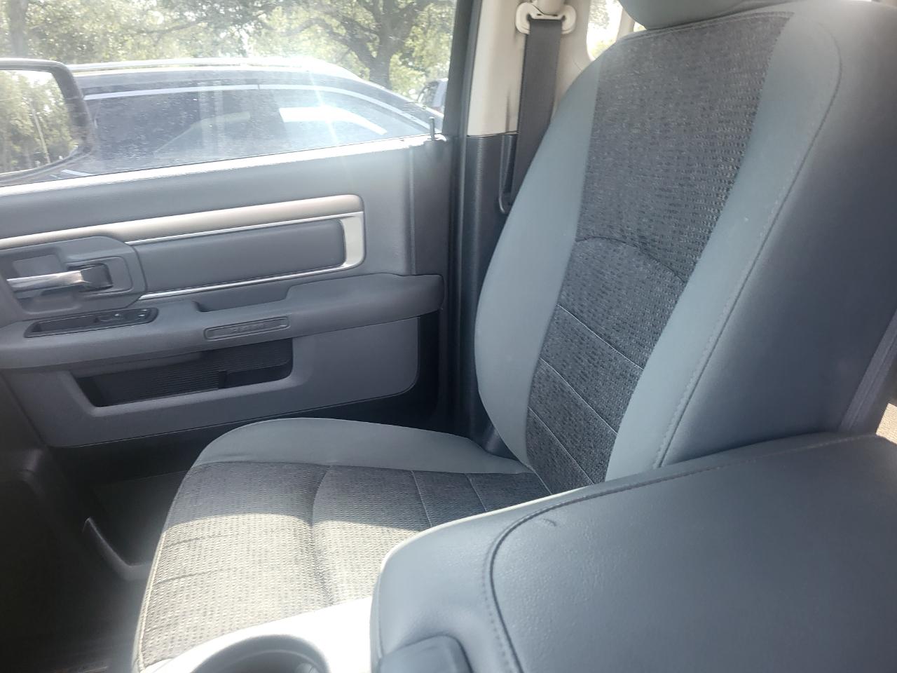 RAM 1500 SLT Quad Cab 2WD 2016