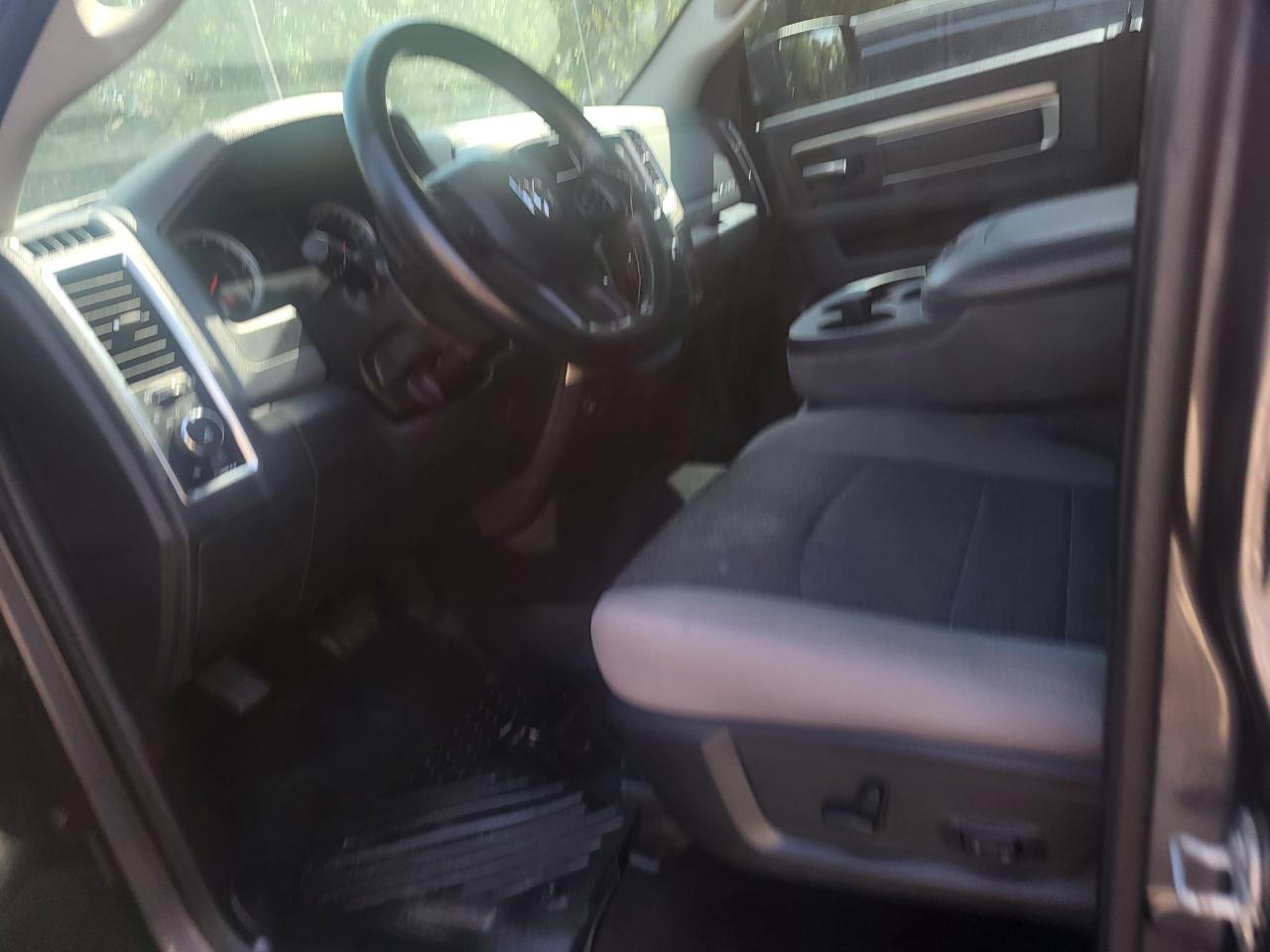 RAM 1500 SLT Quad Cab 2WD 2016