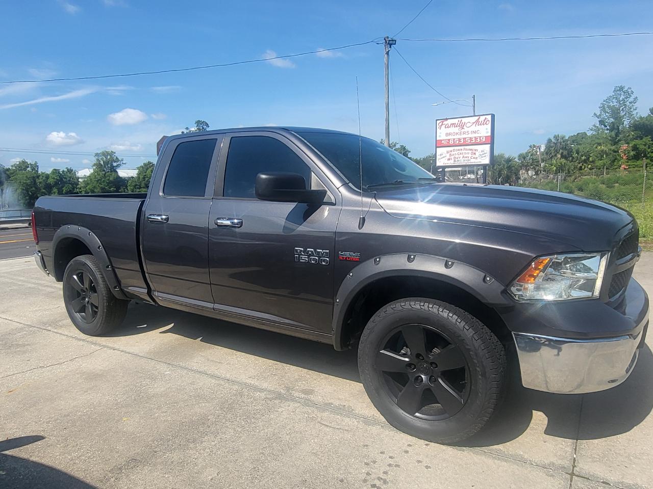 RAM 1500 SLT Quad Cab 2WD 2016