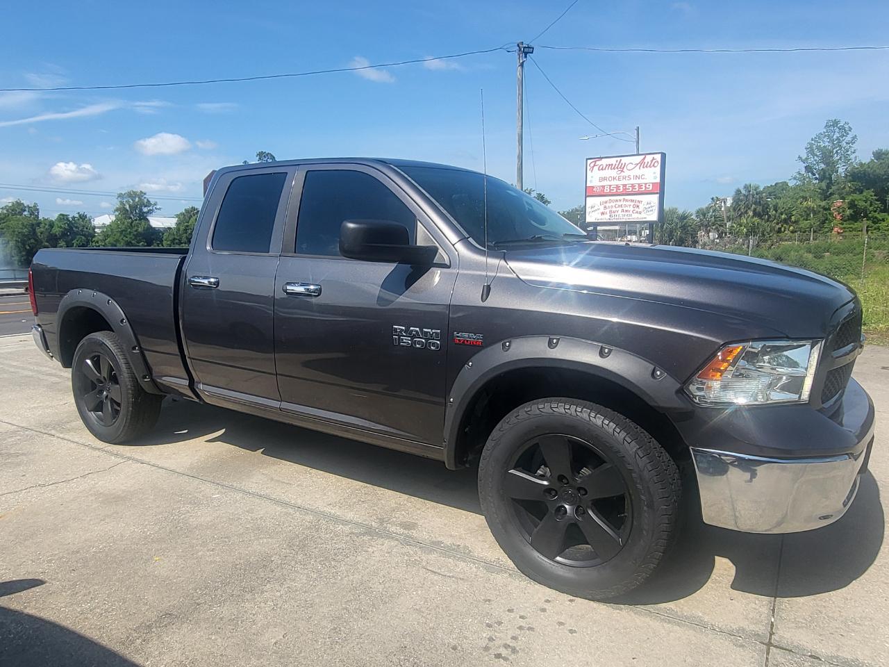 RAM 1500 SLT Quad Cab 2WD 2016