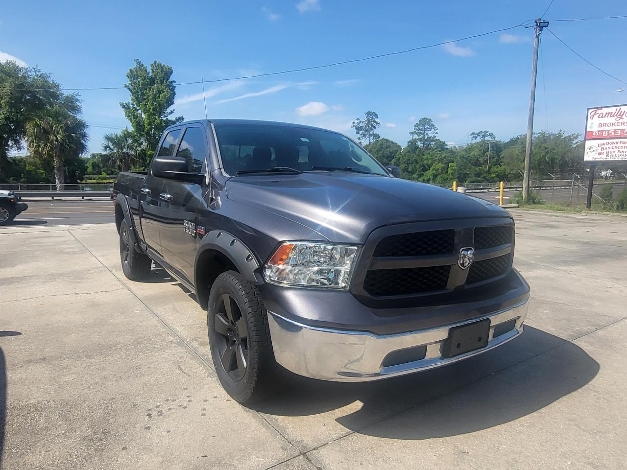 RAM 1500 SLT Quad Cab 2WD 2016