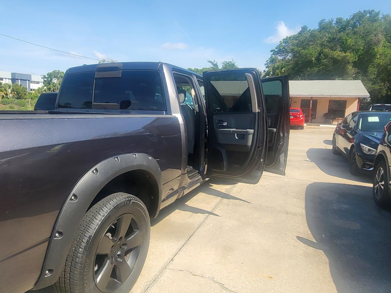 RAM 1500 SLT Quad Cab 2WD 2016