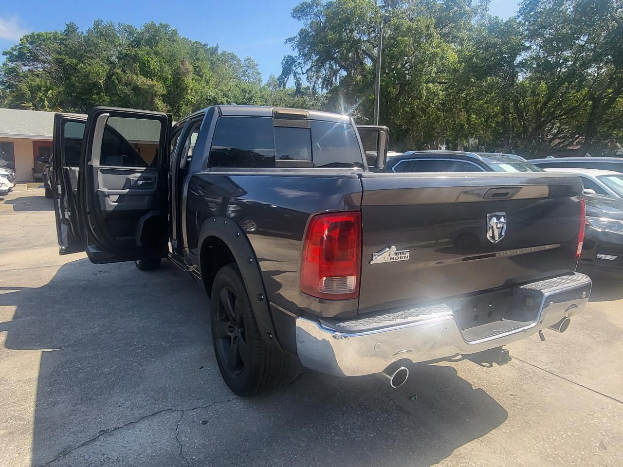 RAM 1500 SLT Quad Cab 2WD 2016
