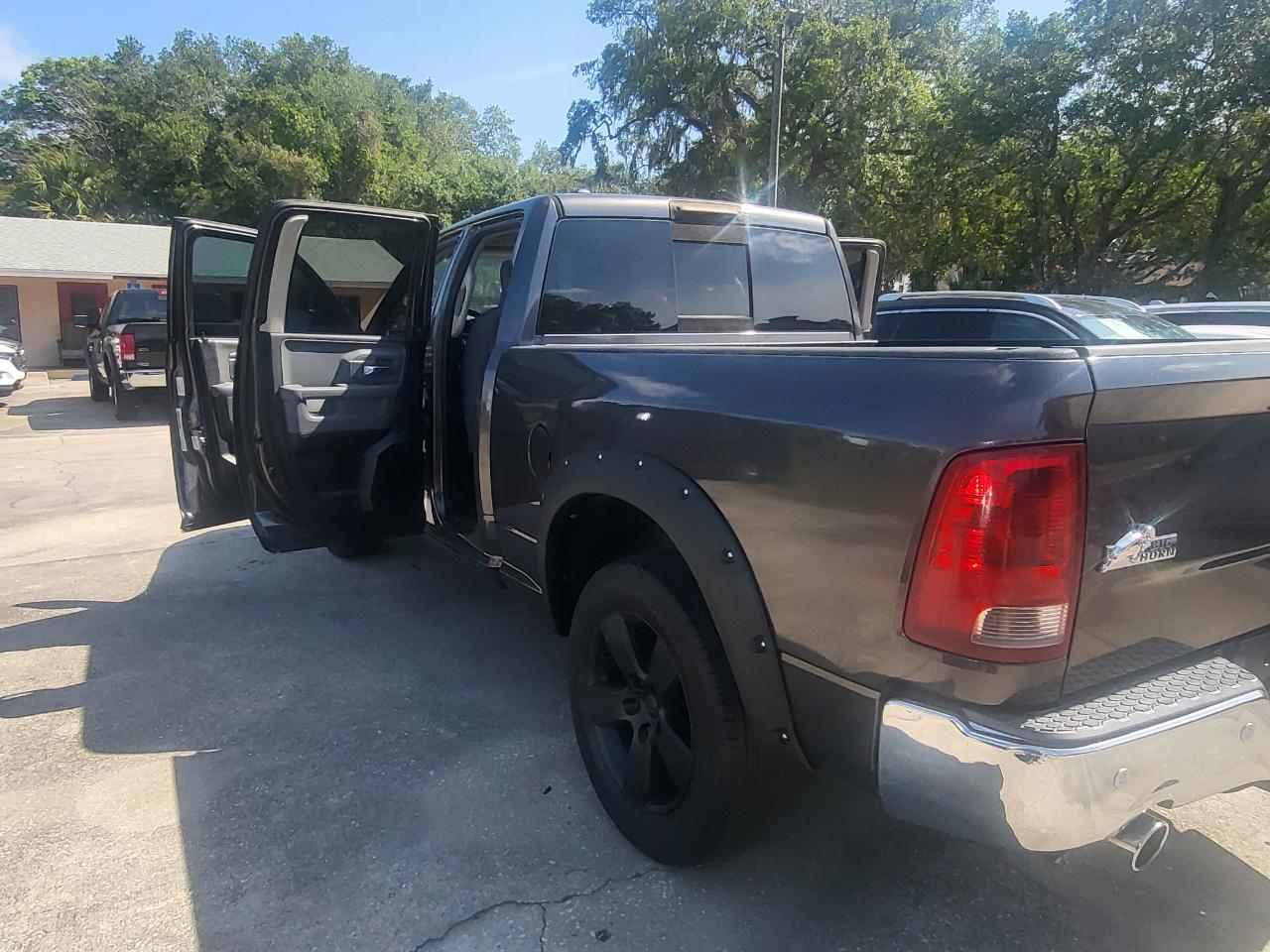 RAM 1500 SLT Quad Cab 2WD 2016