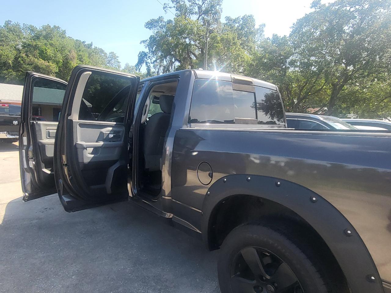 RAM 1500 SLT Quad Cab 2WD 2016