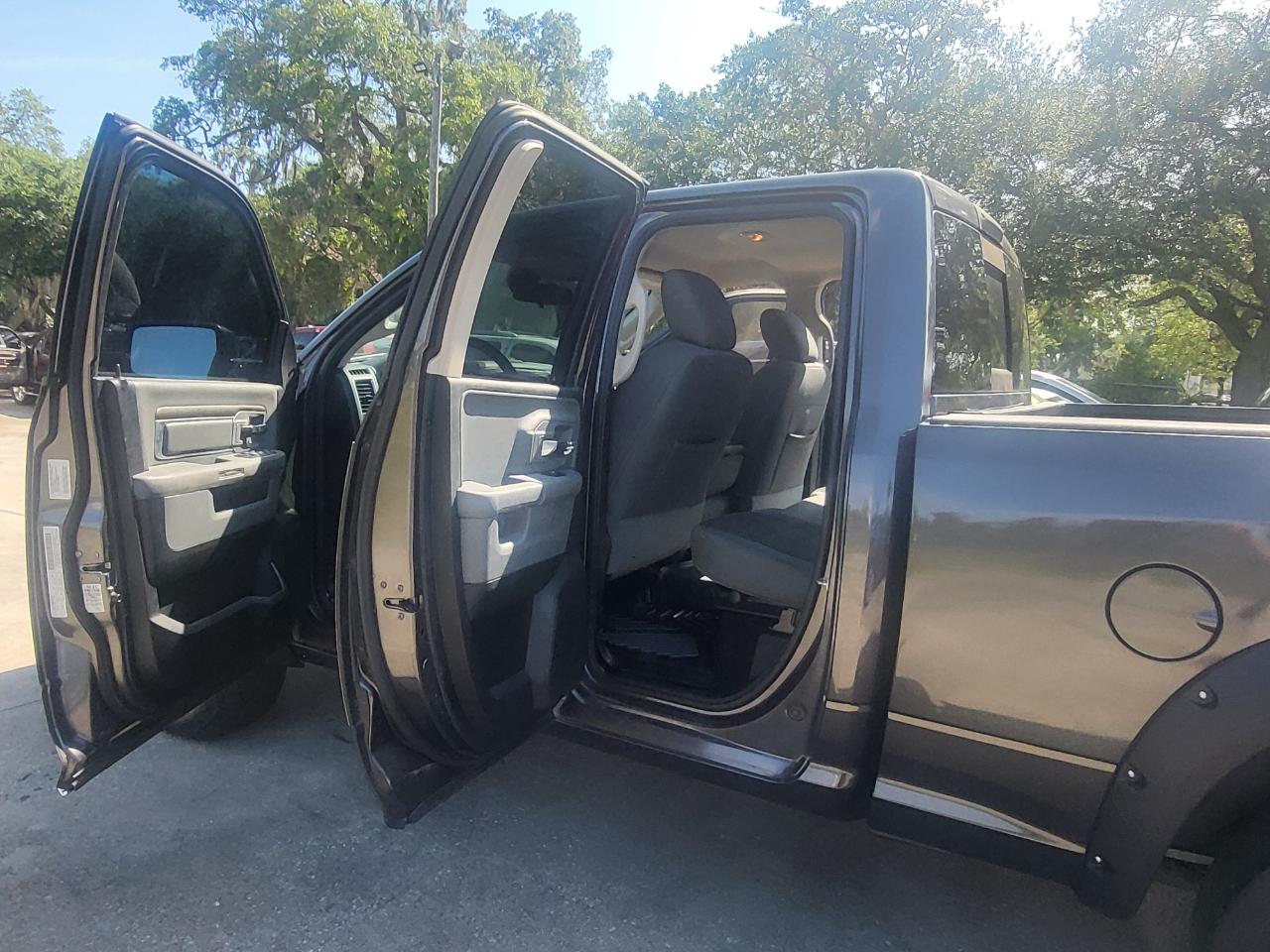 RAM 1500 SLT Quad Cab 2WD 2016