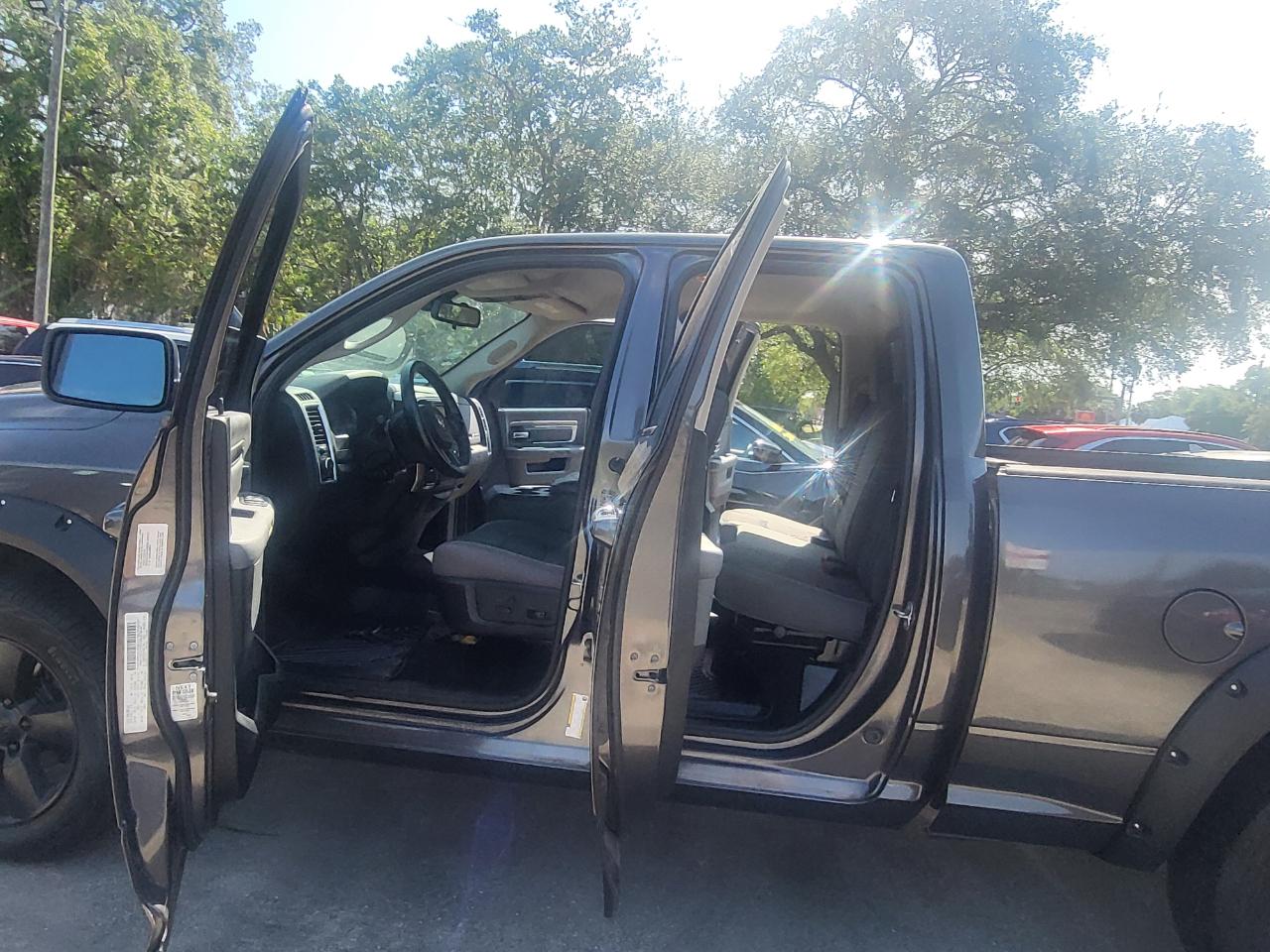 RAM 1500 SLT Quad Cab 2WD 2016