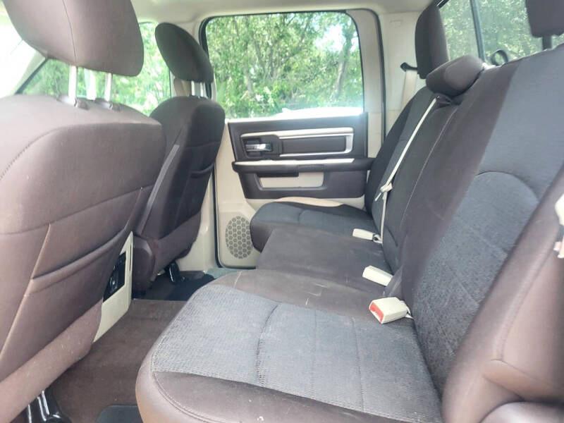 RAM 1500 SLT Crew Cab SWB 2WD 2016