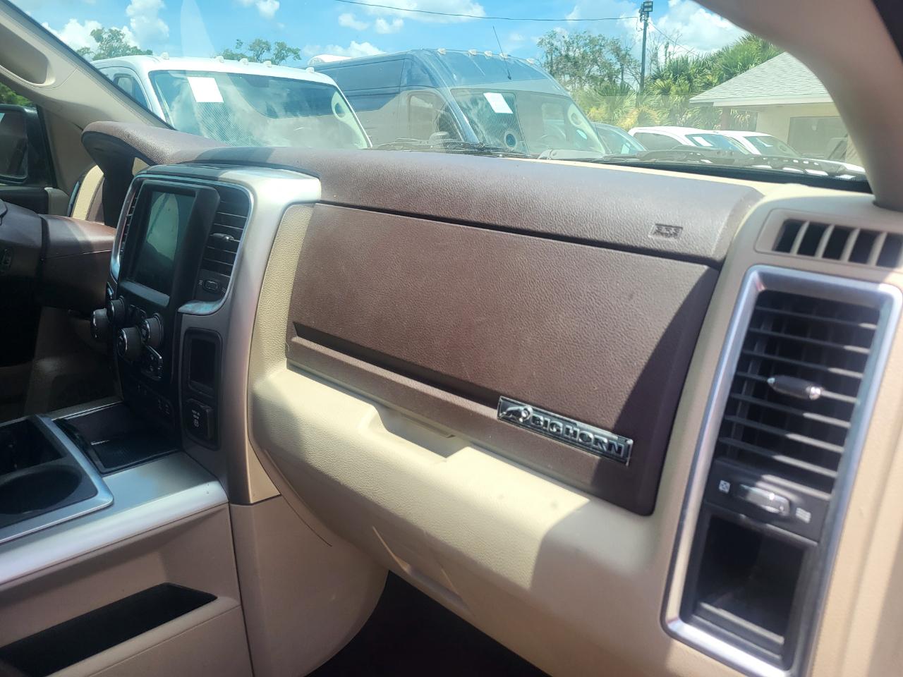 RAM 1500 SLT Crew Cab SWB 2WD 2016