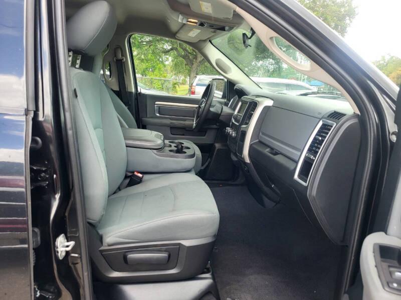 RAM 1500 SLT Quad Cab 4WD 2017