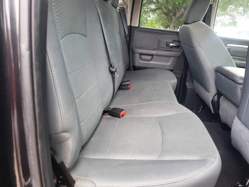 RAM 1500 SLT Quad Cab 4WD 2017
