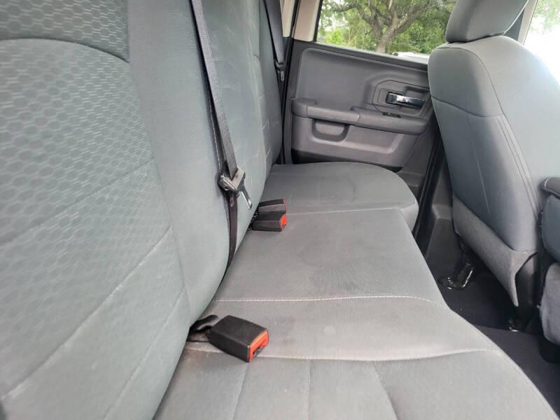 RAM 1500 SLT Quad Cab 4WD 2017