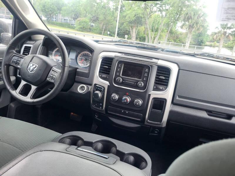 RAM 1500 SLT Quad Cab 4WD 2017