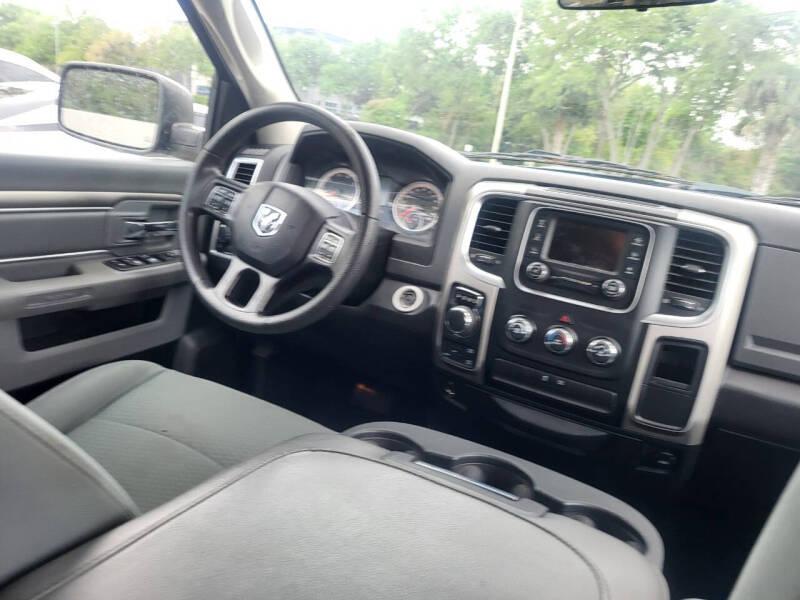 RAM 1500 SLT Quad Cab 4WD 2017