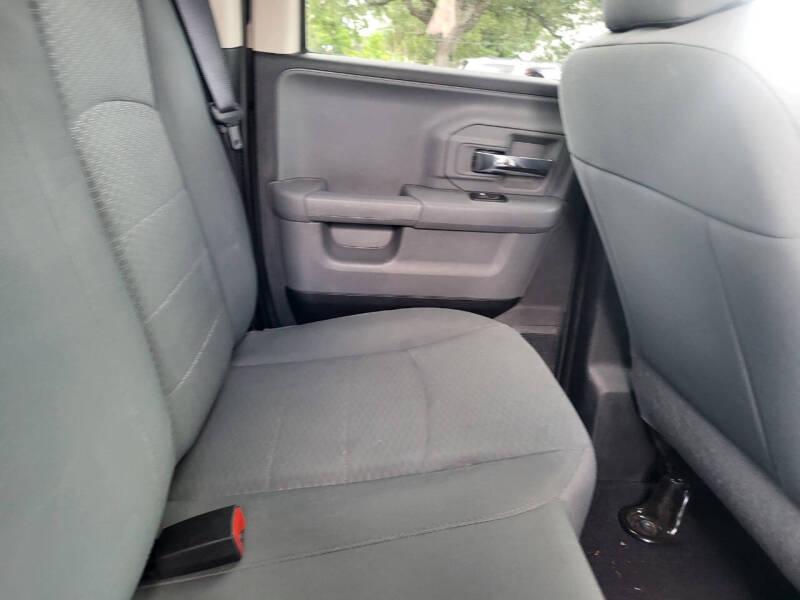 RAM 1500 SLT Quad Cab 4WD 2017
