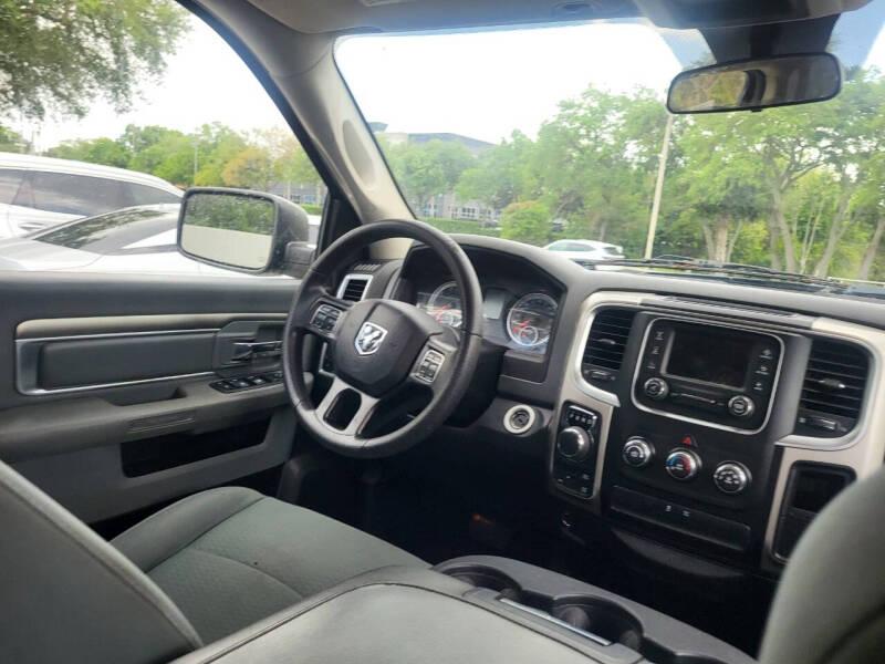 RAM 1500 SLT Quad Cab 4WD 2017