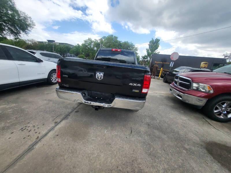 RAM 1500 SLT Quad Cab 4WD 2017