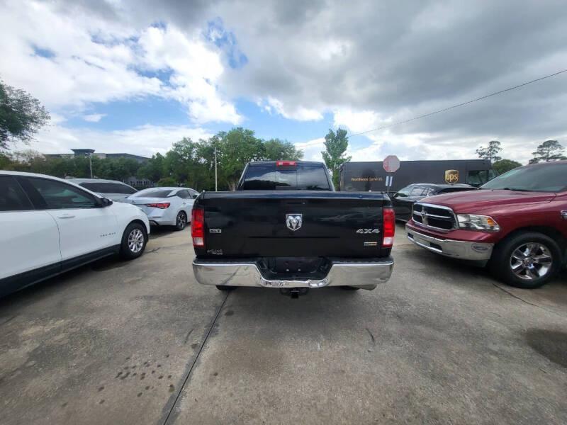 RAM 1500 SLT Quad Cab 4WD 2017