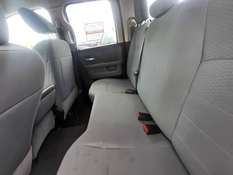 RAM 1500 SLT Quad Cab 4WD 2017