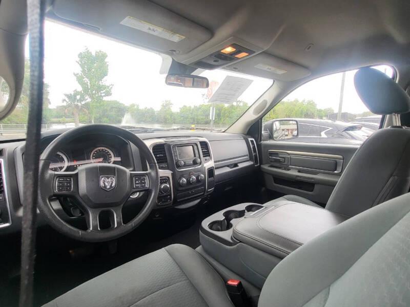 RAM 1500 SLT Quad Cab 4WD 2017