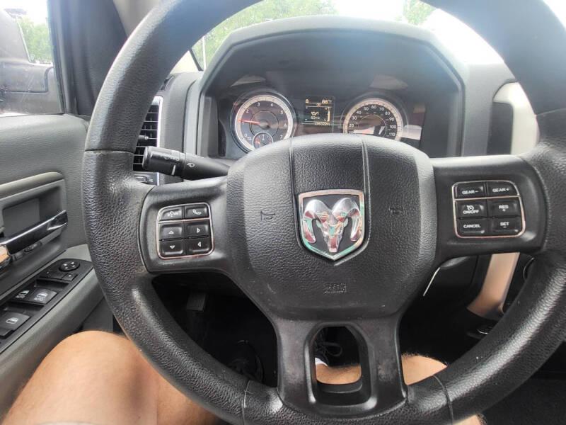 RAM 1500 SLT Quad Cab 4WD 2017