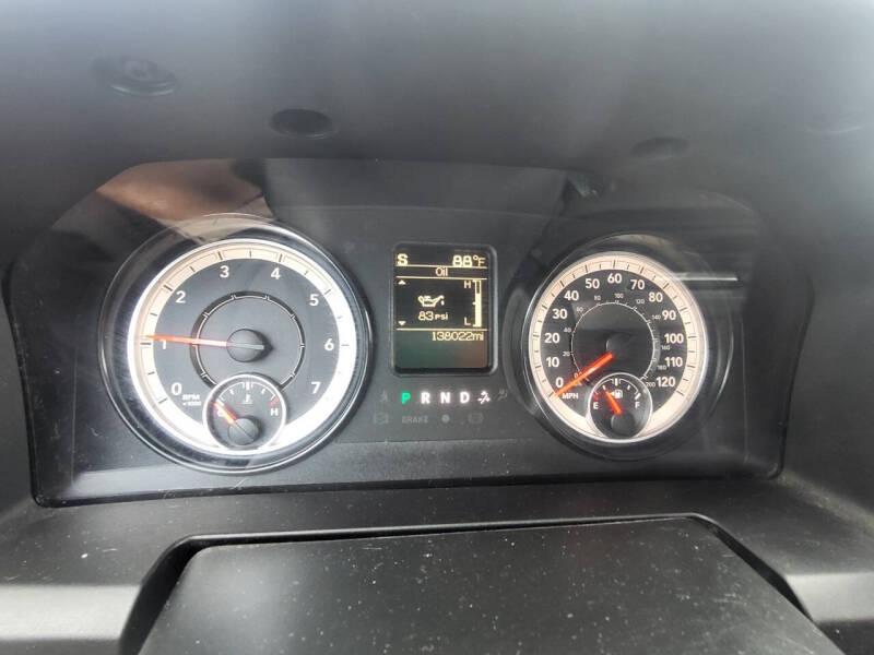 RAM 1500 SLT Quad Cab 4WD 2017