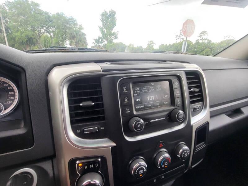 RAM 1500 SLT Quad Cab 4WD 2017