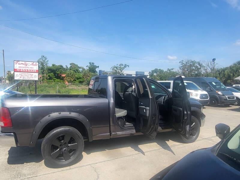RAM 1500 SLT Quad Cab 4WD 2017