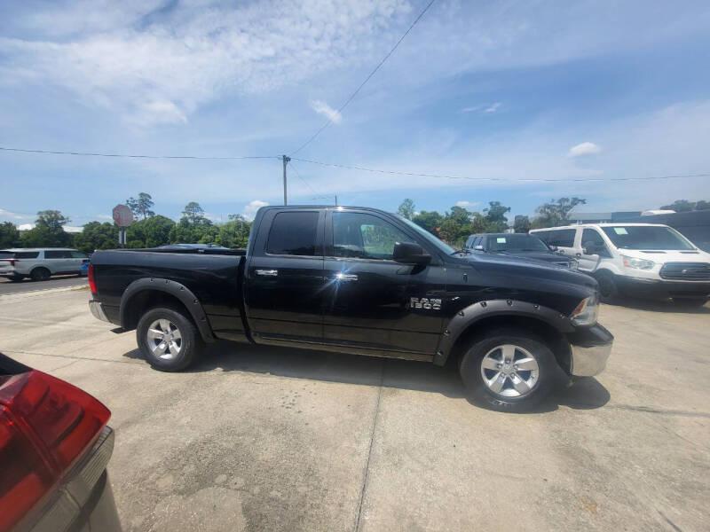 RAM 1500 SLT Quad Cab 4WD 2017