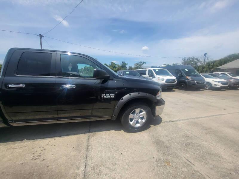 RAM 1500 SLT Quad Cab 4WD 2017