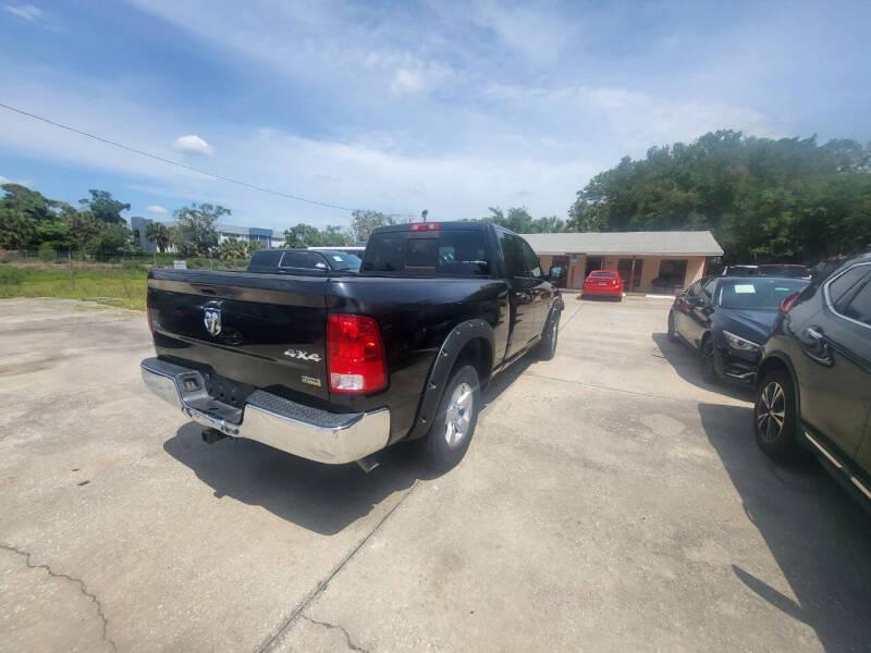 RAM 1500 SLT Quad Cab 4WD 2017
