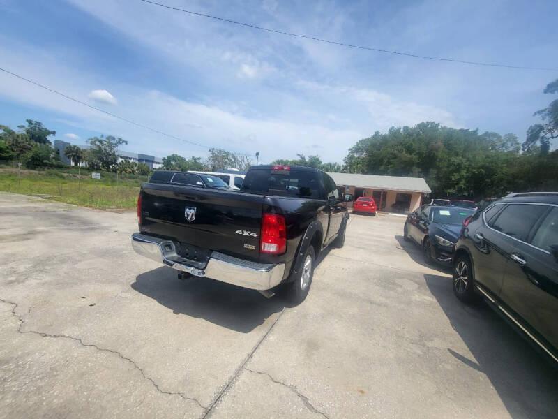 RAM 1500 SLT Quad Cab 4WD 2017