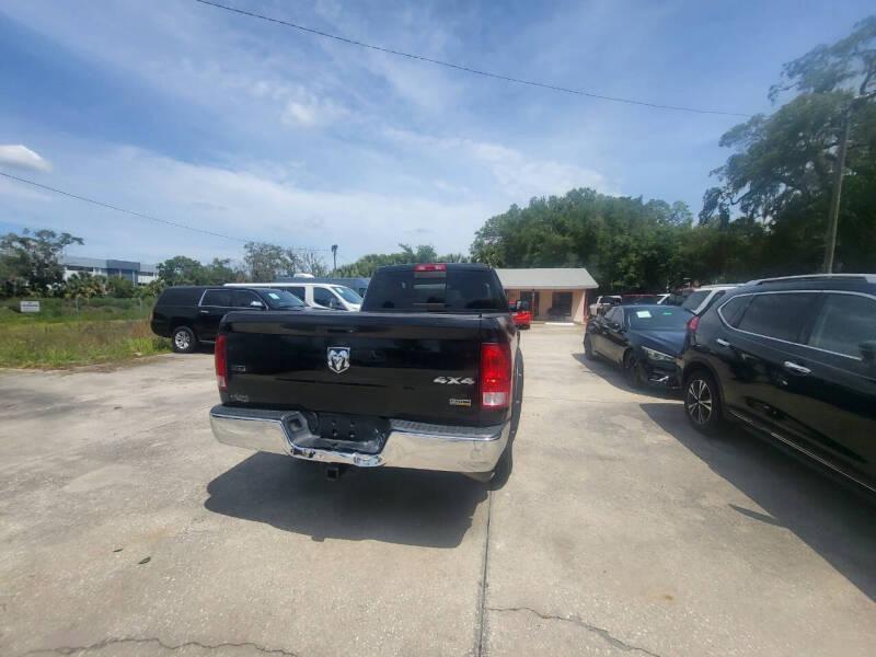 RAM 1500 SLT Quad Cab 4WD 2017
