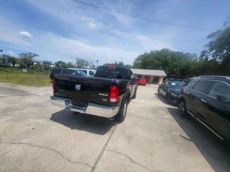 RAM 1500 SLT Quad Cab 4WD 2017