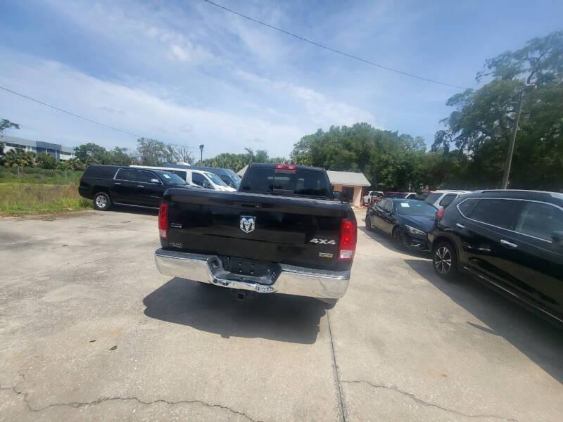RAM 1500 SLT Quad Cab 4WD 2017