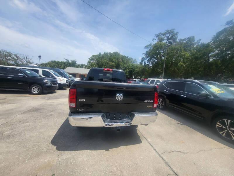 RAM 1500 SLT Quad Cab 4WD 2017