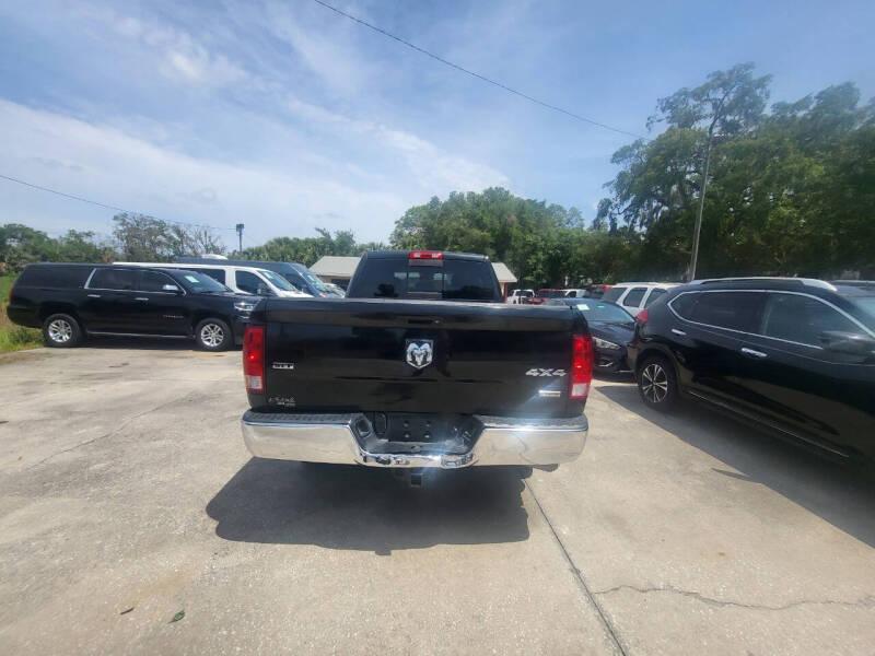 RAM 1500 SLT Quad Cab 4WD 2017
