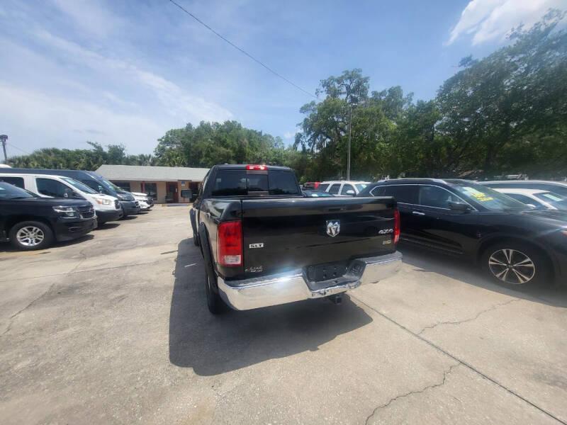 RAM 1500 SLT Quad Cab 4WD 2017