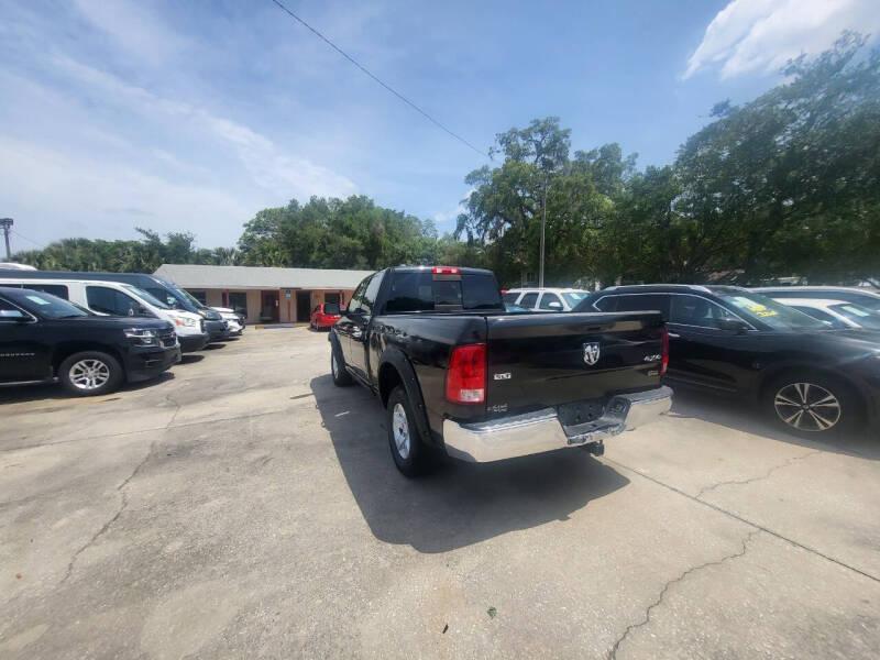 RAM 1500 SLT Quad Cab 4WD 2017