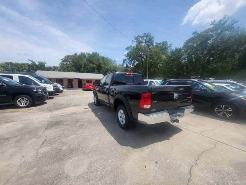 RAM 1500 SLT Quad Cab 4WD 2017