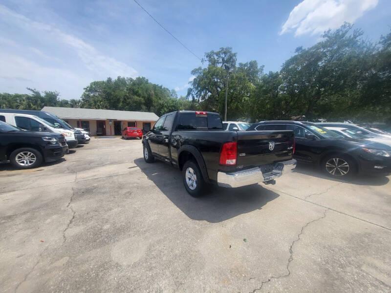 RAM 1500 SLT Quad Cab 4WD 2017