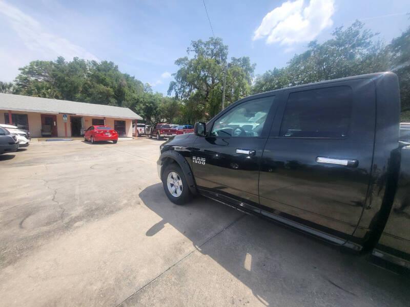 RAM 1500 SLT Quad Cab 4WD 2017