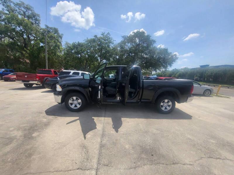 RAM 1500 SLT Quad Cab 4WD 2017