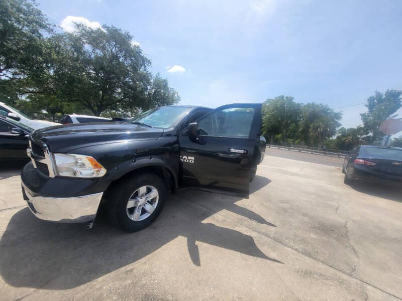 RAM 1500 SLT Quad Cab 4WD 2017
