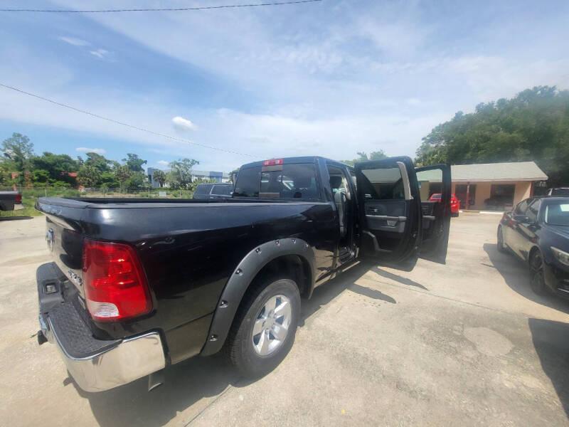 RAM 1500 SLT Quad Cab 4WD 2017